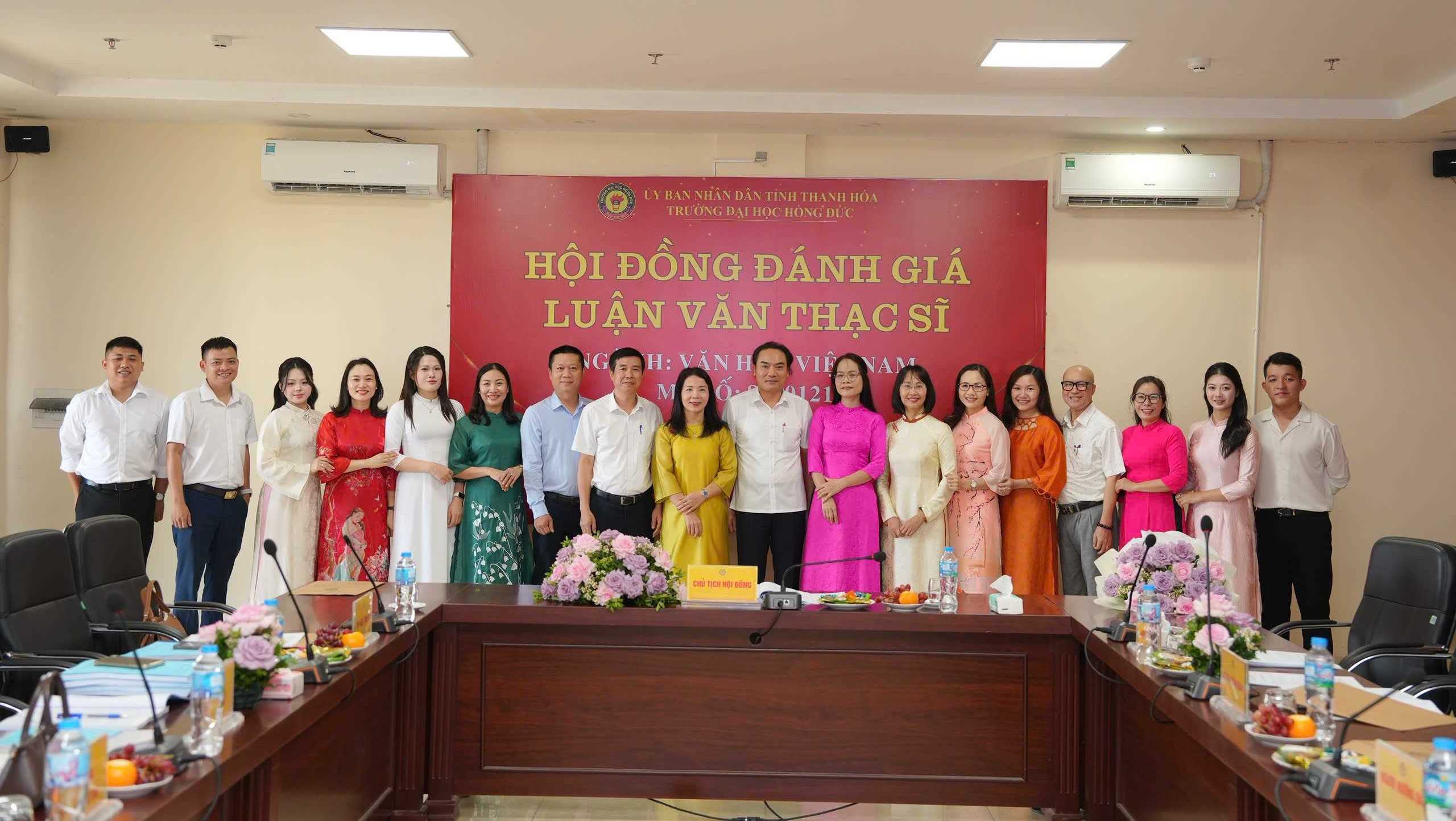 Học viên khóa 17 ngành Văn học Việt Nam bảo vệ thành công luận văn Thạc sĩ